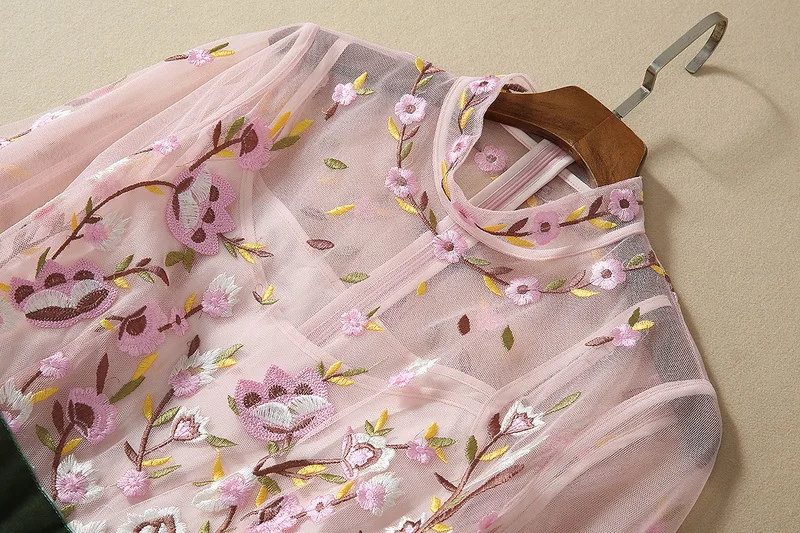 European and American women's clothing new 2021 spring Long sleeve stand collar embroidered Mosaic cake Fashion mesh dresses
European and American women's clothing new 2021 spring Long sleeve stand collar embroidered Mosaic cake Fashion mesh dresses