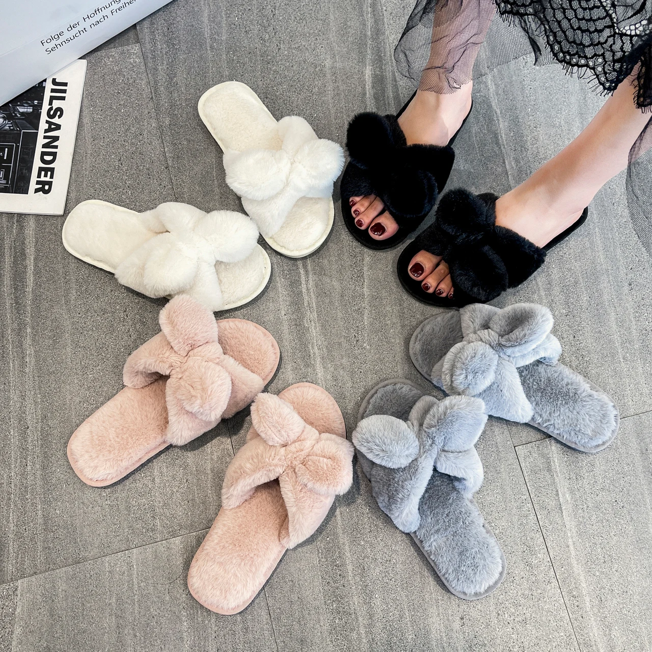 Winter Indoor Ladies Fluffy Slippers Sexy Open-Toe Butterfly-knot Bedroom Grils Plush Shoes Solid House Women Fur Slippers
Winter Indoor Ladies Fluffy Slippers Sexy Open-Toe Butterfly-knot Bedroom Grils Plush Shoes Solid House Women Fur Slippers