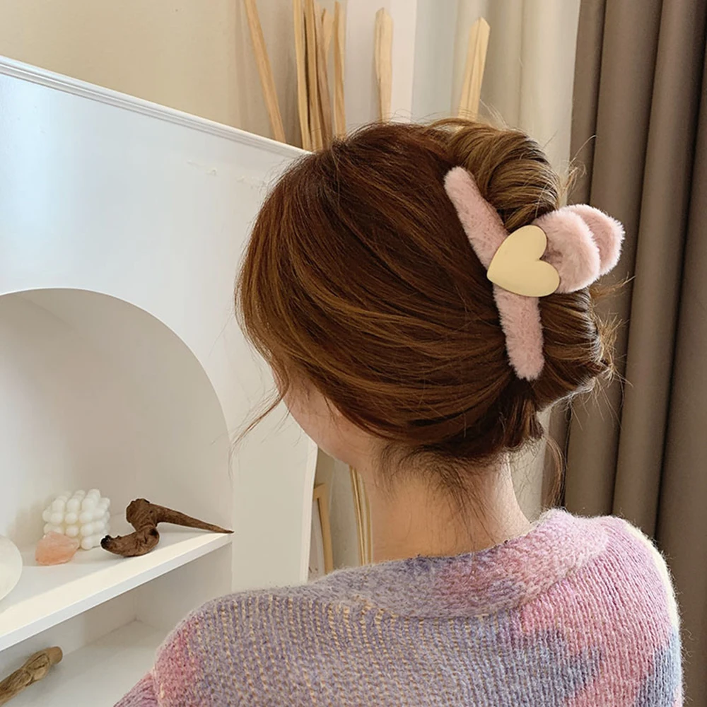 Winter Plush Hair Claw Elegant Acrylic Hairpins Faux Fur Hair Clip Barrette Crab Headwear for Women Girls Hair Accessories Heart
Winter Plush Hair Claw Elegant Acrylic Hairpins Faux Fur Hair Clip Barrette Crab Headwear for Women Girls Hair Accessories Heart
