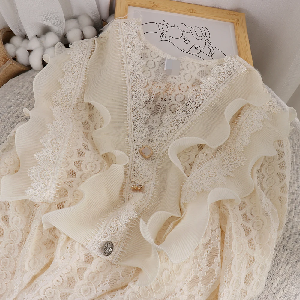 The new sweet design stitched mesh lace lace bubble sleeves lace dress girl women tops and bloues Streetwear O-Neck
The new sweet design stitched mesh lace lace bubble sleeves lace dress girl women tops and bloues Streetwear O-Neck