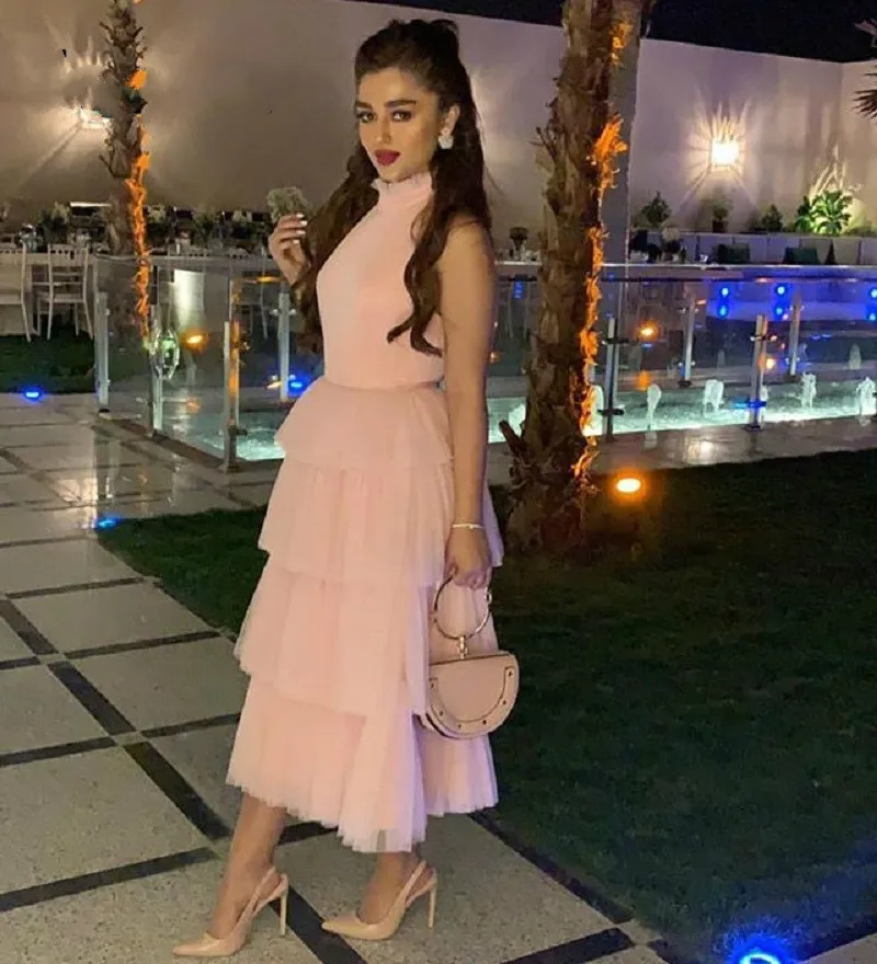 New 2020 Tea Length Prom Dress High Neckline Sexy Backless Tiered Tulle Women Party Gown Formal Dresses Vestidos De Formatura
New 2020 Tea Length Prom Dress High Neckline Sexy Backless Tiered Tulle Women Party Gown Formal Dresses Vestidos De Formatura