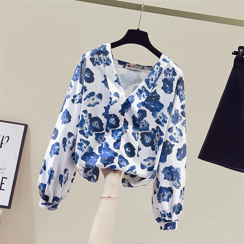 VANOVICH French Retro V-neck Print Design Fashion Ink Painting Shirt 2021 Fall New Womens Tops and Blouses
VANOVICH French Retro V-neck Print Design Fashion Ink Painting Shirt 2021 Fall New Womens Tops and Blouses