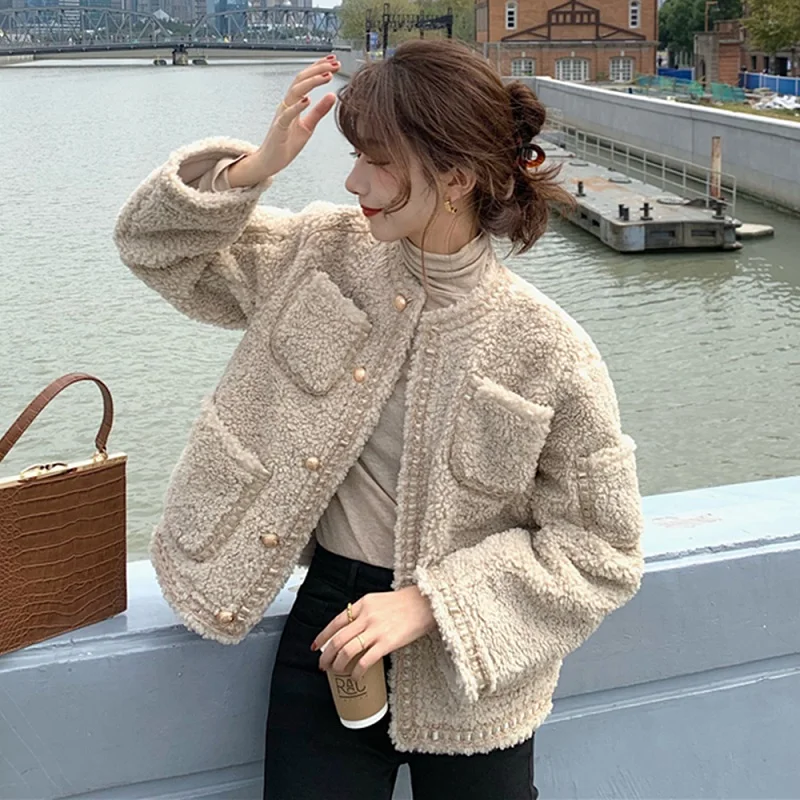 Autumn Winter Small Fragrance O-Neck Lambswool Jackets Women Korean Chic Elegant Short Coat Casual Loose Lady Vintage Outerwear
Autumn Winter Small Fragrance O-Neck Lambswool Jackets Women Korean Chic Elegant Short Coat Casual Loose Lady Vintage Outerwear