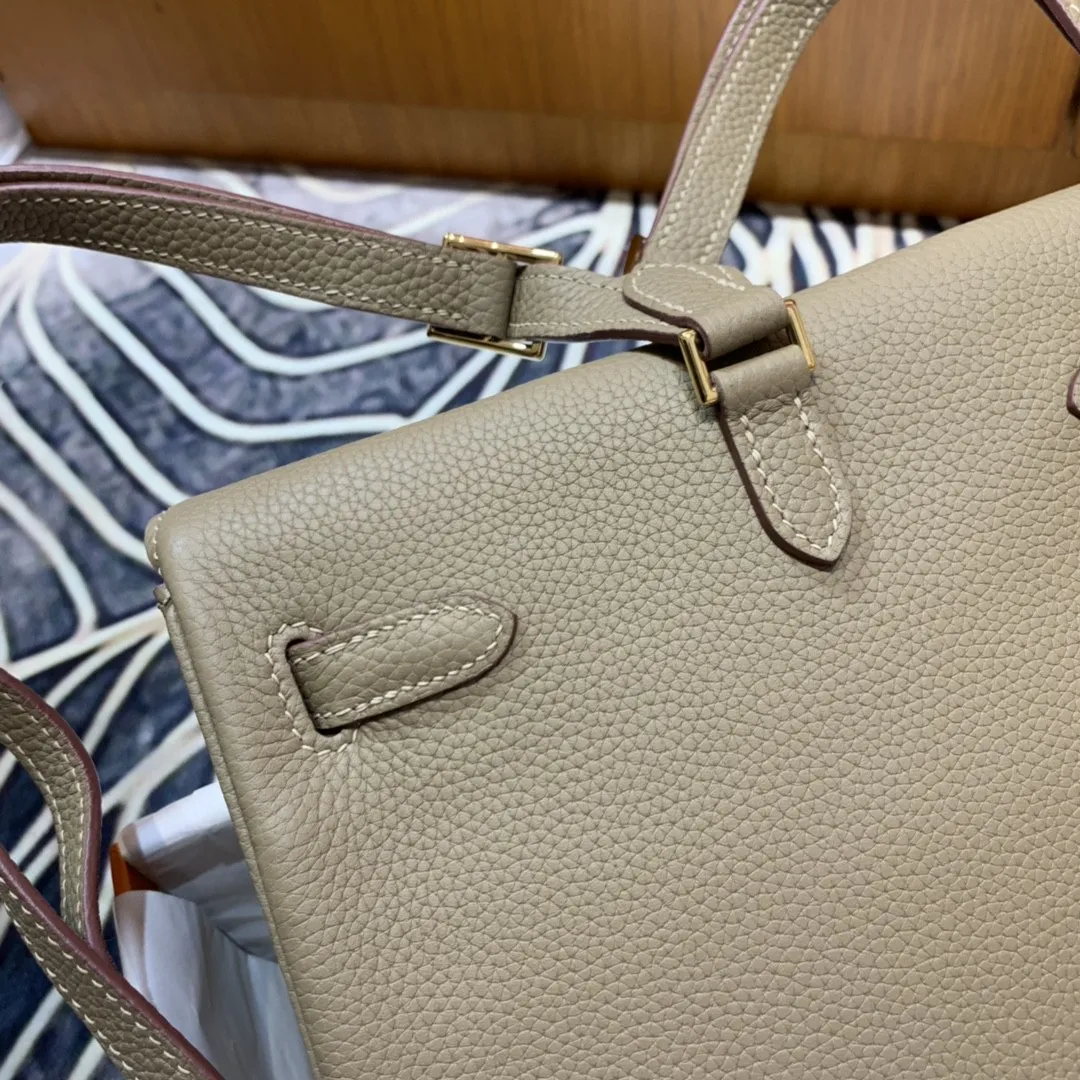 Brand ADO BACKPACK,Luxury HANDBAG, 22CM,Togo Leather, Handmade Quality,Wax Lline Stitching, Fast delivery
Brand ADO BACKPACK,Luxury HANDBAG, 22CM,Togo Leather, Handmade Quality,Wax Lline Stitching, Fast delivery