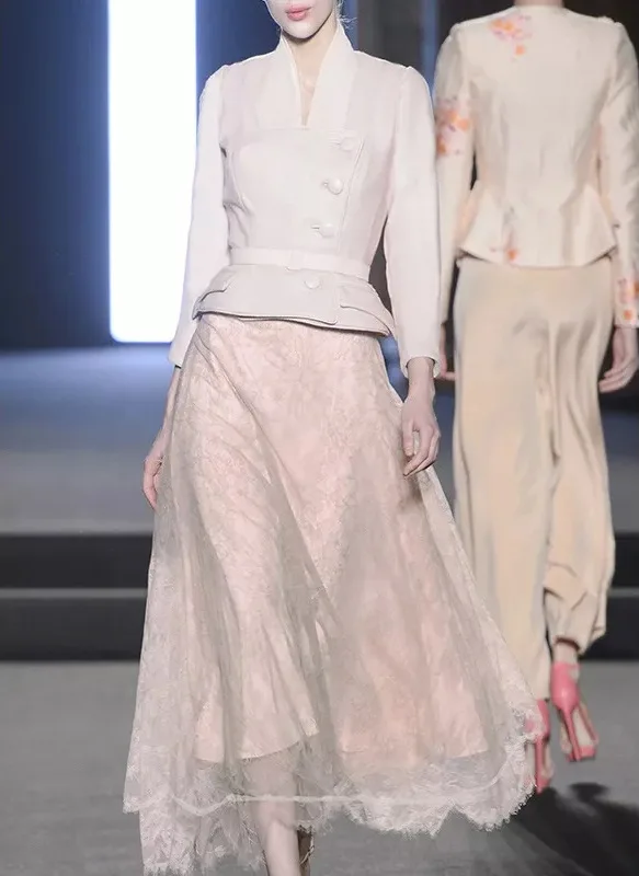 Женский Дизайнерский Костюм с юбкой, модельный однобортный Топ с поясом и мягкой юбкой, осень 2020
Женский Дизайнерский Костюм с юбкой, модельный однобортный Топ с поясом и мягкой юбкой, осень 2020