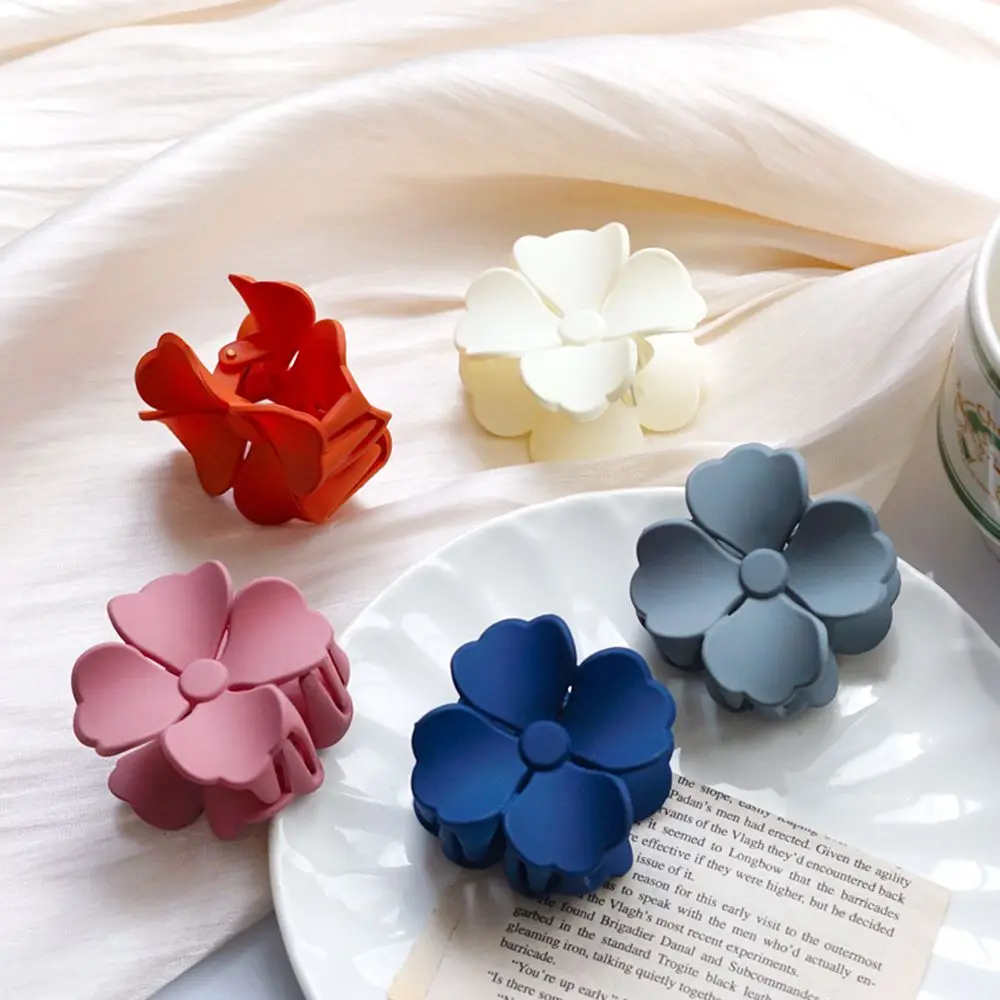 Cute Candy Color Hair Claw Sweet Resin Girls Korean Style Hairpin Morandi Shark Grip Clip Women Hair Accessories
Cute Candy Color Hair Claw Sweet Resin Girls Korean Style Hairpin Morandi Shark Grip Clip Women Hair Accessories
