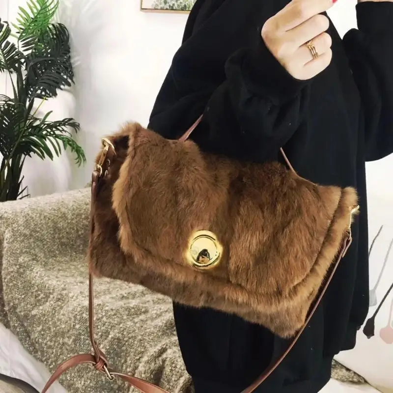 Модная сумка из натурального кроличьего меха Fxfurs, Европейская Женская сумка, зимняя портативная новинка 2020, меховая сумка, сумка-мессенджер...
Модная сумка из натурального кроличьего меха Fxfurs, Европейская Женская сумка, зимняя портативная новинка 2020, меховая сумка, сумка-мессенджер...