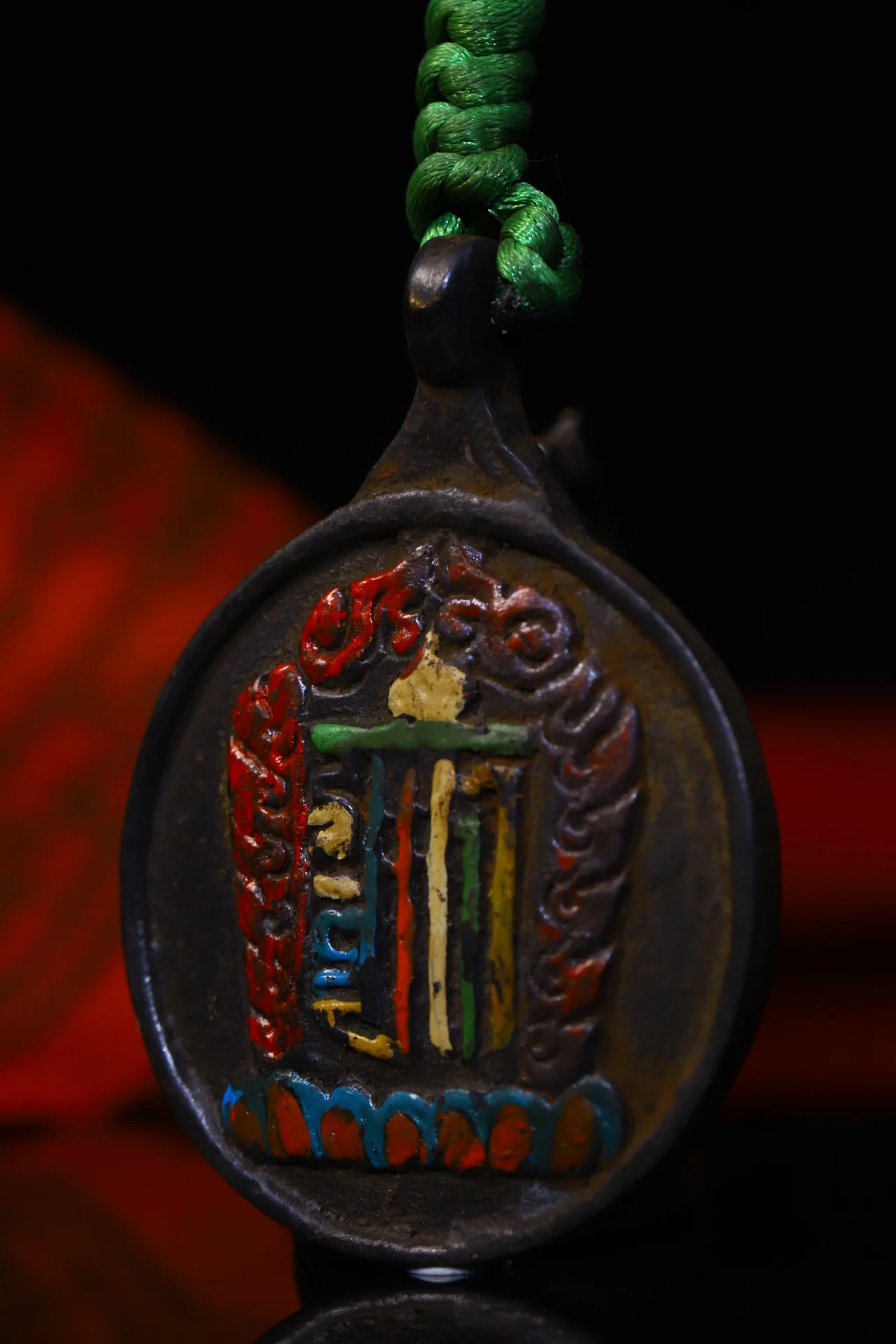 2"Tibet Temple Collection Old Bronze Tracing Nine Palaces Gossip Amulet Pendant Buddhism logo Tag Town House Exorcism
2"Tibet Temple Collection Old Bronze Tracing Nine Palaces Gossip Amulet Pendant Buddhism logo Tag Town House Exorcism