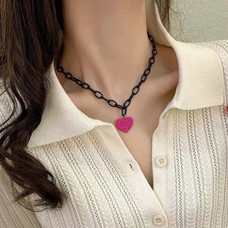 Korean Version of Ins Style Temperament Punk Black Necklace Sweet Pink Girl Love Necklace Simple Trend Clavicle Chain
Korean Version of Ins Style Temperament Punk Black Necklace Sweet Pink Girl Love Necklace Simple Trend Clavicle Chain