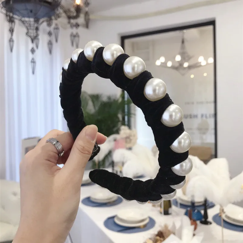 Fashion Boutique Hair Accessories Women's Pearls Wrapped Gold Velvet Wide-brimmed Headband Wild Girl Hair Band Headwear
Fashion Boutique Hair Accessories Women's Pearls Wrapped Gold Velvet Wide-brimmed Headband Wild Girl Hair Band Headwear