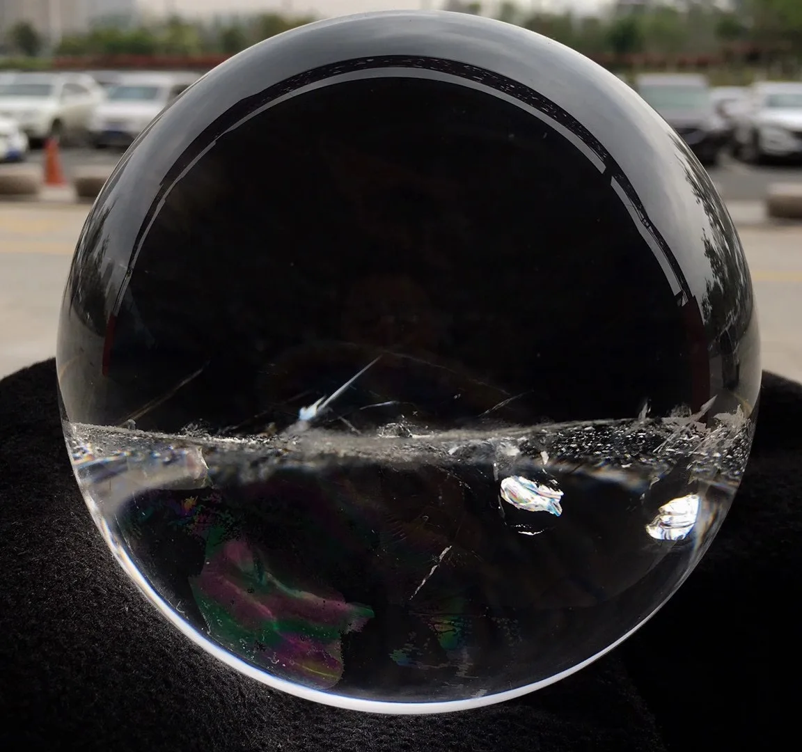 Natural White Crystal Ball, colorful light ball, dazzling! Crystal clear, ball diameter: 10.5 cm, ball weight: 1.6
Natural White Crystal Ball, colorful light ball, dazzling! Crystal clear, ball diameter: 10.5 cm, ball weight: 1.6