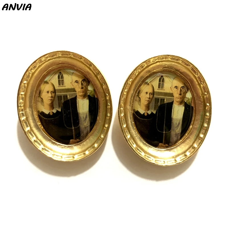Hot Sale 2019 New Design Stud Earrings American Gothic Painting Vintage Photo Gold Jewelry Personality Cute Gifts Antique Brinco
Hot Sale 2019 New Design Stud Earrings American Gothic Painting Vintage Photo Gold Jewelry Personality Cute Gifts Antique Brinco