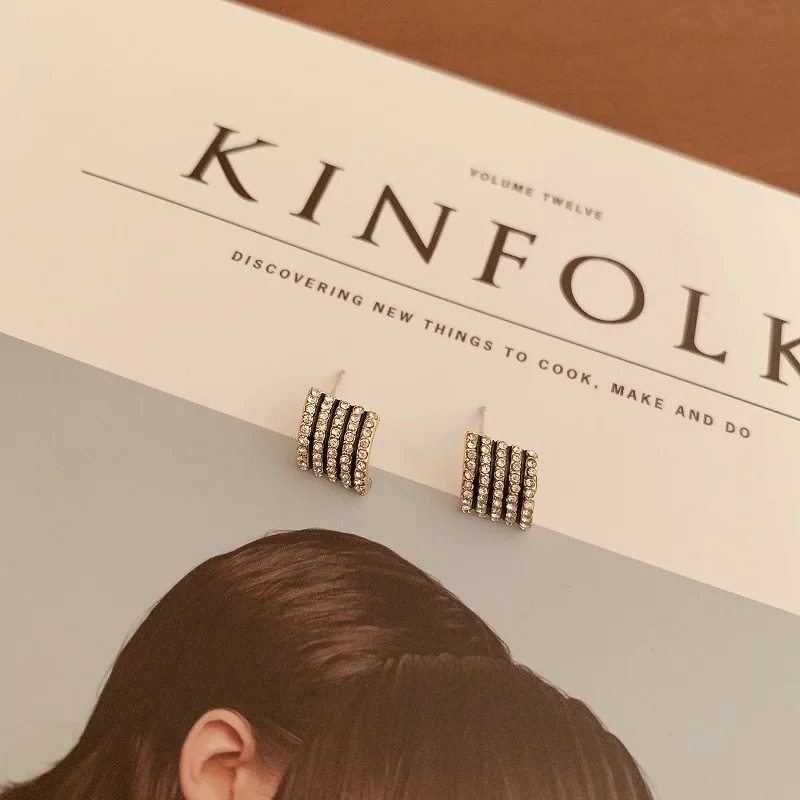 Fashion Personality Irregular Square Earring for Women Brilliant Crystal Stud Earring Brincos Wedding Jewelry
Fashion Personality Irregular Square Earring for Women Brilliant Crystal Stud Earring Brincos Wedding Jewelry