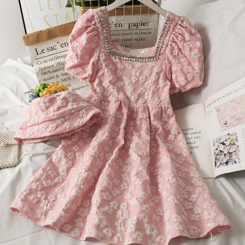 2021 summer beaded square collar high waist A-line dress female new embossed puff sleeve dress with hat
2021 summer beaded square collar high waist A-line dress female new embossed puff sleeve dress with hat