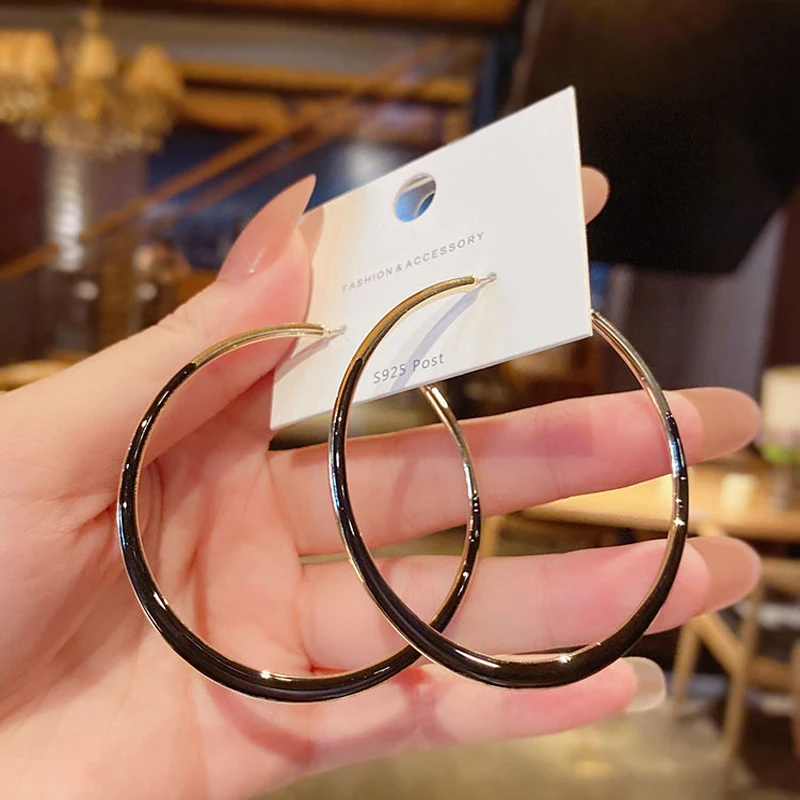 luxury Metallic Big Black White Hoop Earrings For Women 2021 New Statement simple Round Circle Earings Wholesale jewerly
luxury Metallic Big Black White Hoop Earrings For Women 2021 New Statement simple Round Circle Earings Wholesale jewerly
