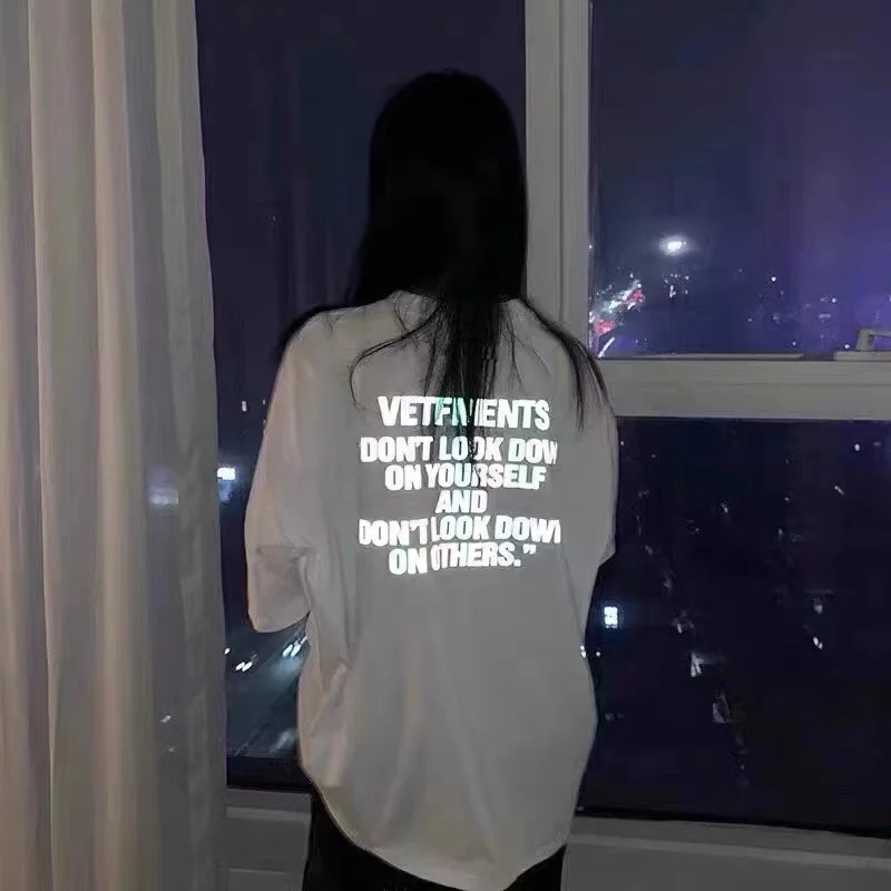 Reflective Letter Print T-shirts Short Sleeve Vetements Top Tees Men Women Embroidery Logo Vetements T-shirt
Reflective Letter Print T-shirts Short Sleeve Vetements Top Tees Men Women Embroidery Logo Vetements T-shirt