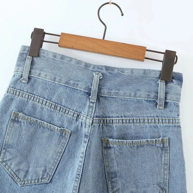 Chic High Waist Two Buttons Slim Short Jeans Heart Embroidery Design Denim Shorts 2021 Summer Fashion All Match Ropa Mujer
Chic High Waist Two Buttons Slim Short Jeans Heart Embroidery Design Denim Shorts 2021 Summer Fashion All Match Ropa Mujer