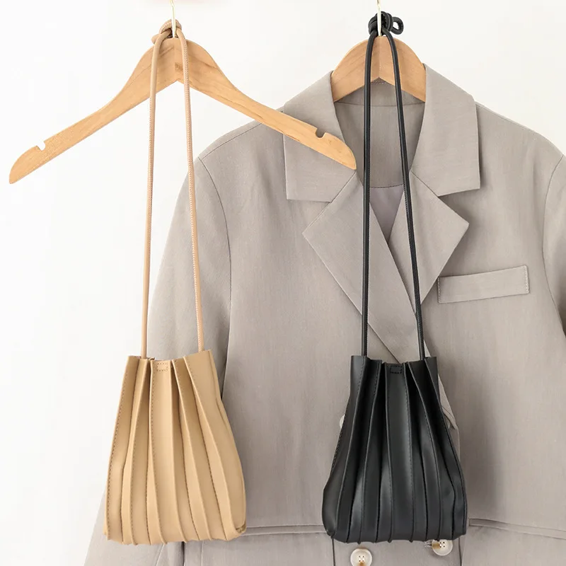 Pleated Soft PU Leather Mini Shoulder Phone Bag Korean Fashion Simple Casual Crossbody Bags for Women 2022 New Purses Handbags
Pleated Soft PU Leather Mini Shoulder Phone Bag Korean Fashion Simple Casual Crossbody Bags for Women 2022 New Purses Handbags