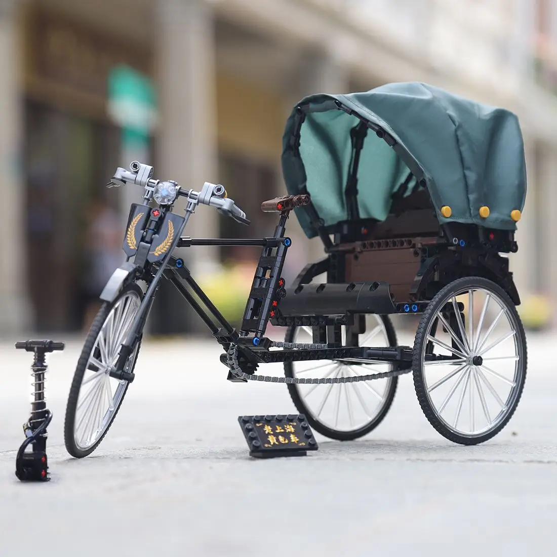 535Pcs/347Pcs Small Particle Building Block Rickshaw Bike Tricycle /Rickshaw Model Kit Educational Toy Model Building Kits Gift
535Pcs/347Pcs Small Particle Building Block Rickshaw Bike Tricycle /Rickshaw Model Kit Educational Toy Model Building Kits Gift