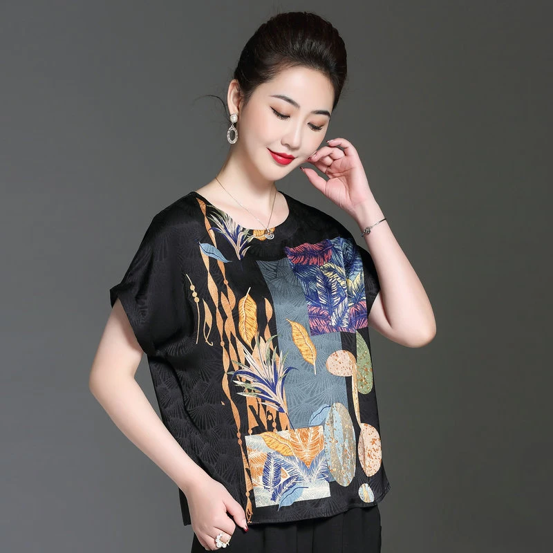 Women Summer Silk Satin Blouses Black White Red Graphics Pattern Print Round Neck Short Raglan Sleeve Jacquard Weave Top XXXXL 
Women Summer Silk Satin Blouses Black White Red Graphics Pattern Print Round Neck Short Raglan Sleeve Jacquard Weave Top XXXXL