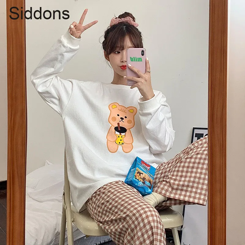 Women Pajamas Cartoon Bear Print Long-sleeved Cotton Pajamas Suit Plaid Pants Women Spring and Autumn Homewear Pigiamas Mujer
Women Pajamas Cartoon Bear Print Long-sleeved Cotton Pajamas Suit Plaid Pants Women Spring and Autumn Homewear Pigiamas Mujer