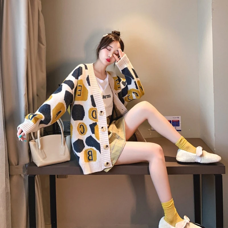 Women Autumn Winter Long Sleeves Knitted Cardigan Sweater Single-breasted Color-block Letters Casual Coat Mid-length Loose Overc
Women Autumn Winter Long Sleeves Knitted Cardigan Sweater Single-breasted Color-block Letters Casual Coat Mid-length Loose Overc