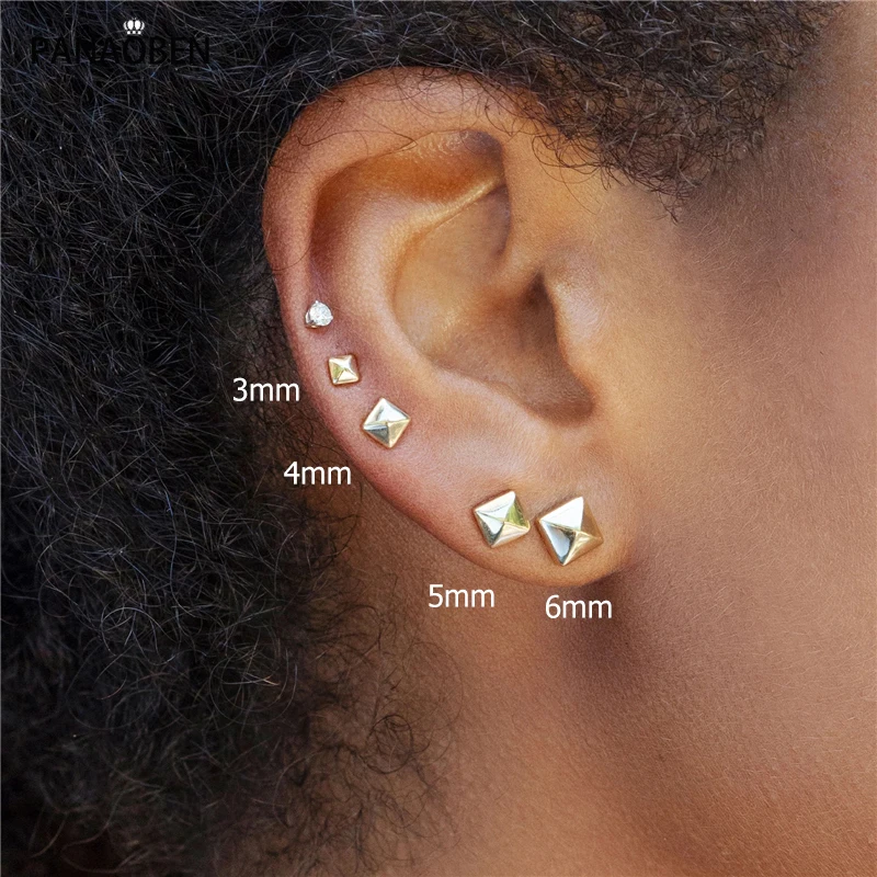 Женские серьги-гвоздики в виде пирамиды из серебра 925 пробы
Женские серьги-гвоздики в виде пирамиды из серебра 925 пробы