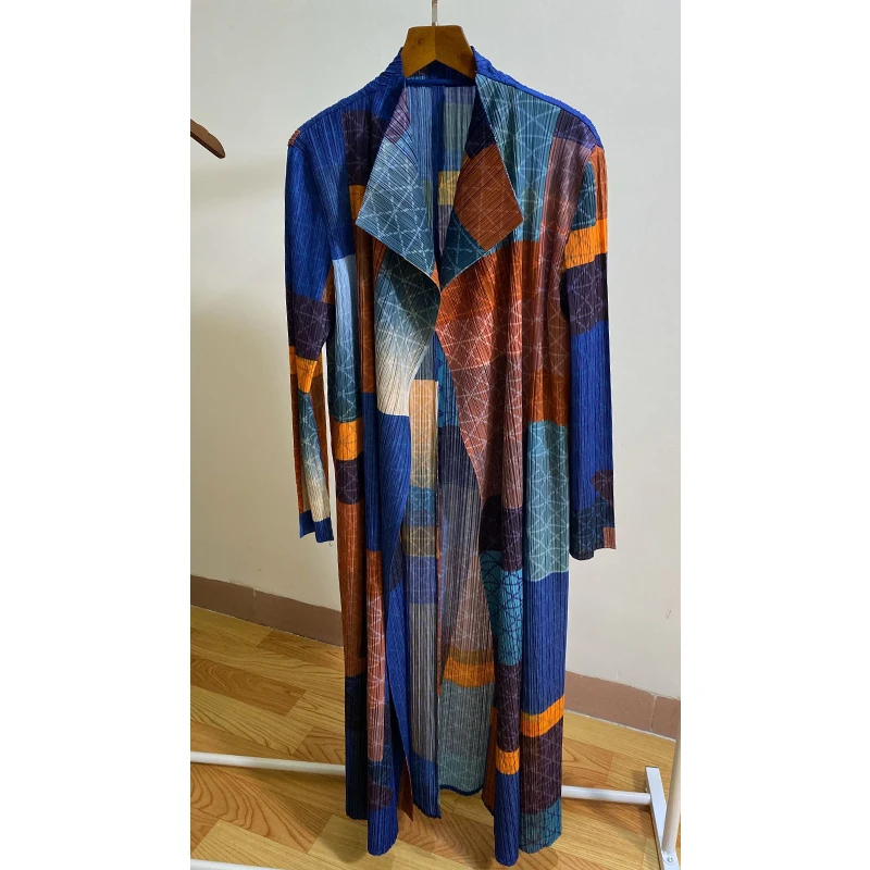 HOT SELLING Fashion fold trench coat loose long-sleeved Geometric print turn-down collar trench coat IN STOCK
HOT SELLING Fashion fold trench coat loose long-sleeved Geometric print turn-down collar trench coat IN STOCK