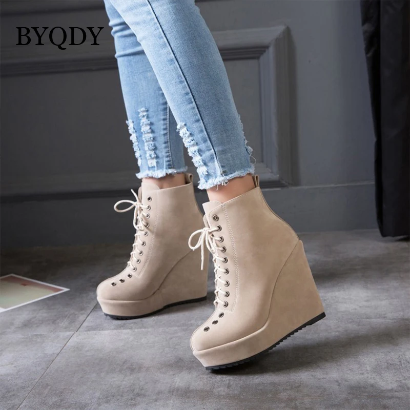 BYQDY 2021 Autumn Winter Wedge High Heels Flock Boots For Girls Short Winter Shoes Lace Up Platform Woman Footwear Plus 41-43
BYQDY 2021 Autumn Winter Wedge High Heels Flock Boots For Girls Short Winter Shoes Lace Up Platform Woman Footwear Plus 41-43