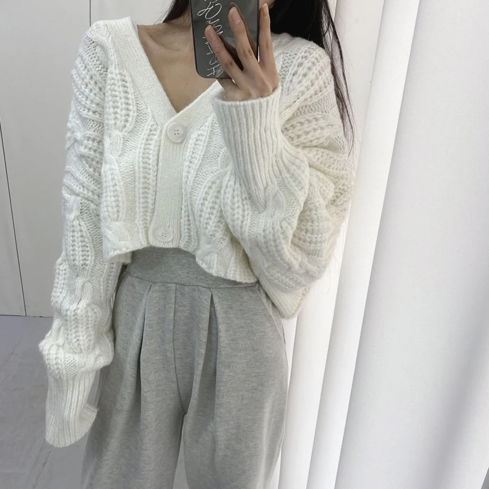 Sweater Korean Fashion Womens 2021 Autumn Winter New Solid Color V-neck Long Sleeve Single Breasted Casual Knitting Cardigan
Sweater Korean Fashion Womens 2021 Autumn Winter New Solid Color V-neck Long Sleeve Single Breasted Casual Knitting Cardigan