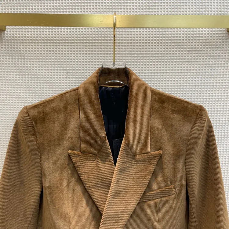 Модное двубортное приталенное пальто для женщин, высококачественный брендовый облегающий вельветовый костюм с длинным рукавом и 3D вырезом...
Модное двубортное приталенное пальто для женщин, высококачественный брендовый облегающий вельветовый костюм с длинным рукавом и 3D вырезом...