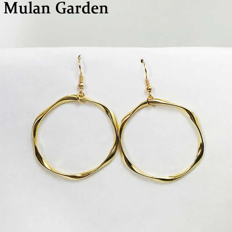 M&G Trendy Geometric Circle Gold Drop Earrings Elegant Simple Fashion Earrings Jewelry Accessories Girl Gift Drop Shipping 2019
M&G Trendy Geometric Circle Gold Drop Earrings Elegant Simple Fashion Earrings Jewelry Accessories Girl Gift Drop Shipping 2019