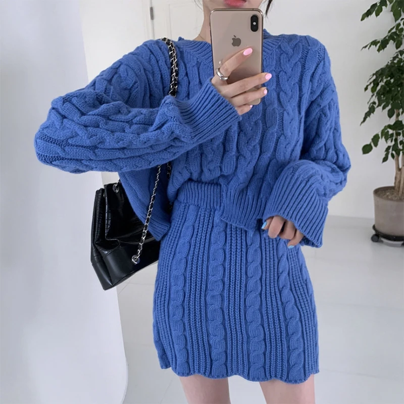 Casual knitted suit 2021 autumn and winter new pullover sweater + high waist skirt two-piece fashion women's clothing
Casual knitted suit 2021 autumn and winter new pullover sweater + high waist skirt two-piece fashion women's clothing
