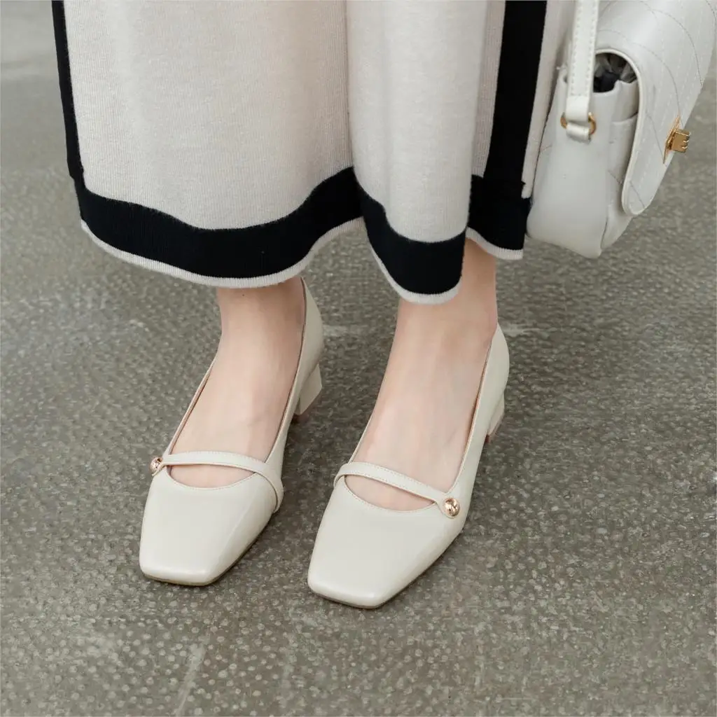 2020 New Retro Low Heel Women Single Shoes Cowhide Square Head Fashion 3CM Heel Ladies Mary Jane Shoes Delicate Zapatillas mujer
2020 New Retro Low Heel Women Single Shoes Cowhide Square Head Fashion 3CM Heel Ladies Mary Jane Shoes Delicate Zapatillas mujer