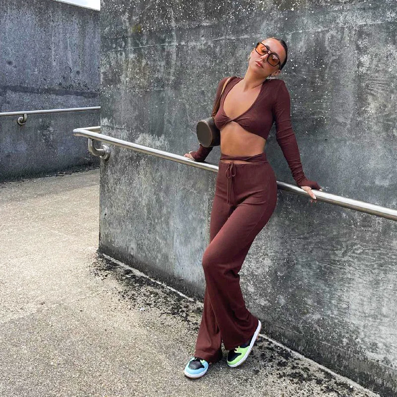 Autumn 2Pcs Women Sexy Clothing Sets Ladies Casual Brown Solid Color V-Neck Long Sleeve Crop Tops Micro-pants Flared Pants Suits
Autumn 2Pcs Women Sexy Clothing Sets Ladies Casual Brown Solid Color V-Neck Long Sleeve Crop Tops Micro-pants Flared Pants Suits