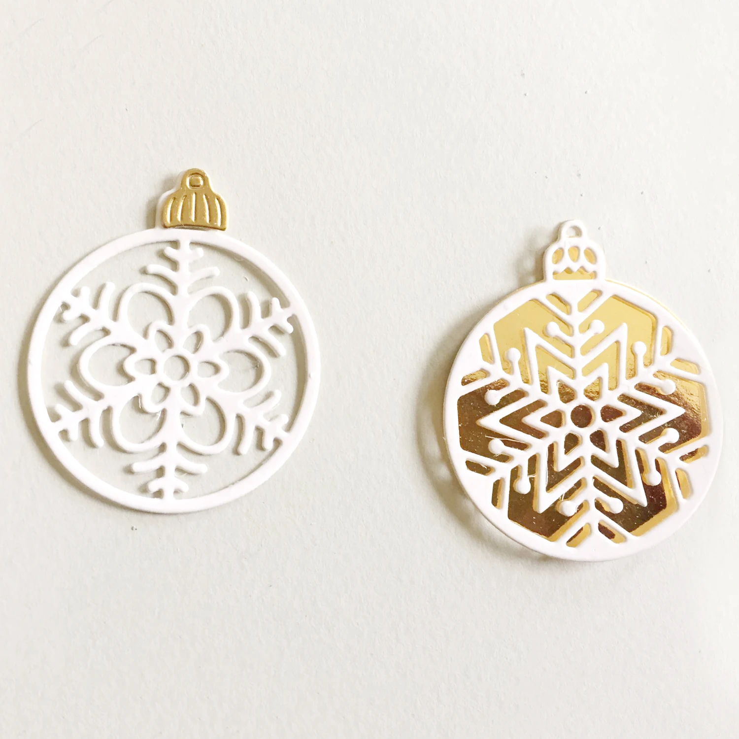 4pcs/set Snowflakes and light bulbs Christmas Metal Cutting Mold Stamp Scrapbook Template DIY Paper Photo Album Card Decoration
4pcs/set Snowflakes and light bulbs Christmas Metal Cutting Mold Stamp Scrapbook Template DIY Paper Photo Album Card Decoration