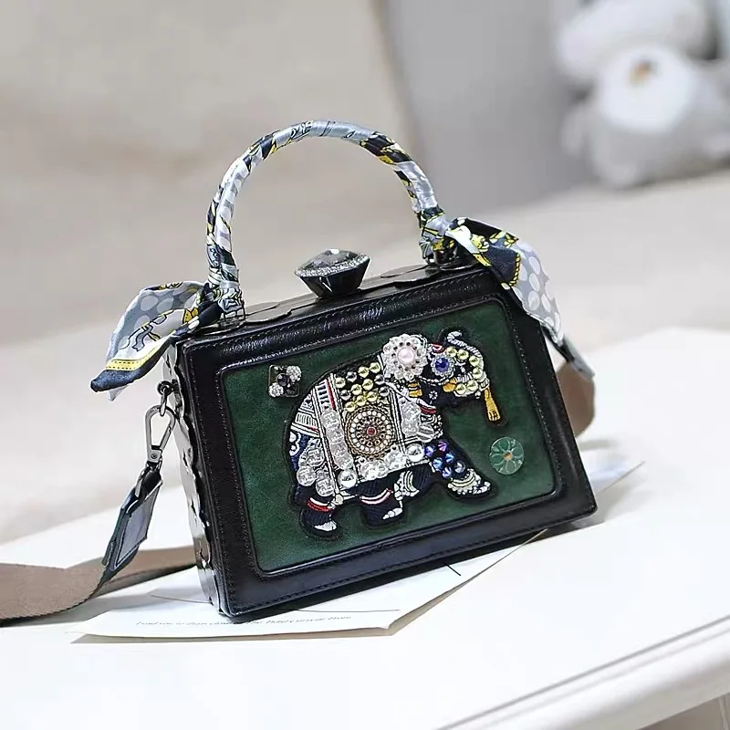 Wide shoulder bag 2020 new portable small box bag fashion elephant women bag box bag retro small square bag
Wide shoulder bag 2020 new portable small box bag fashion elephant women bag box bag retro small square bag