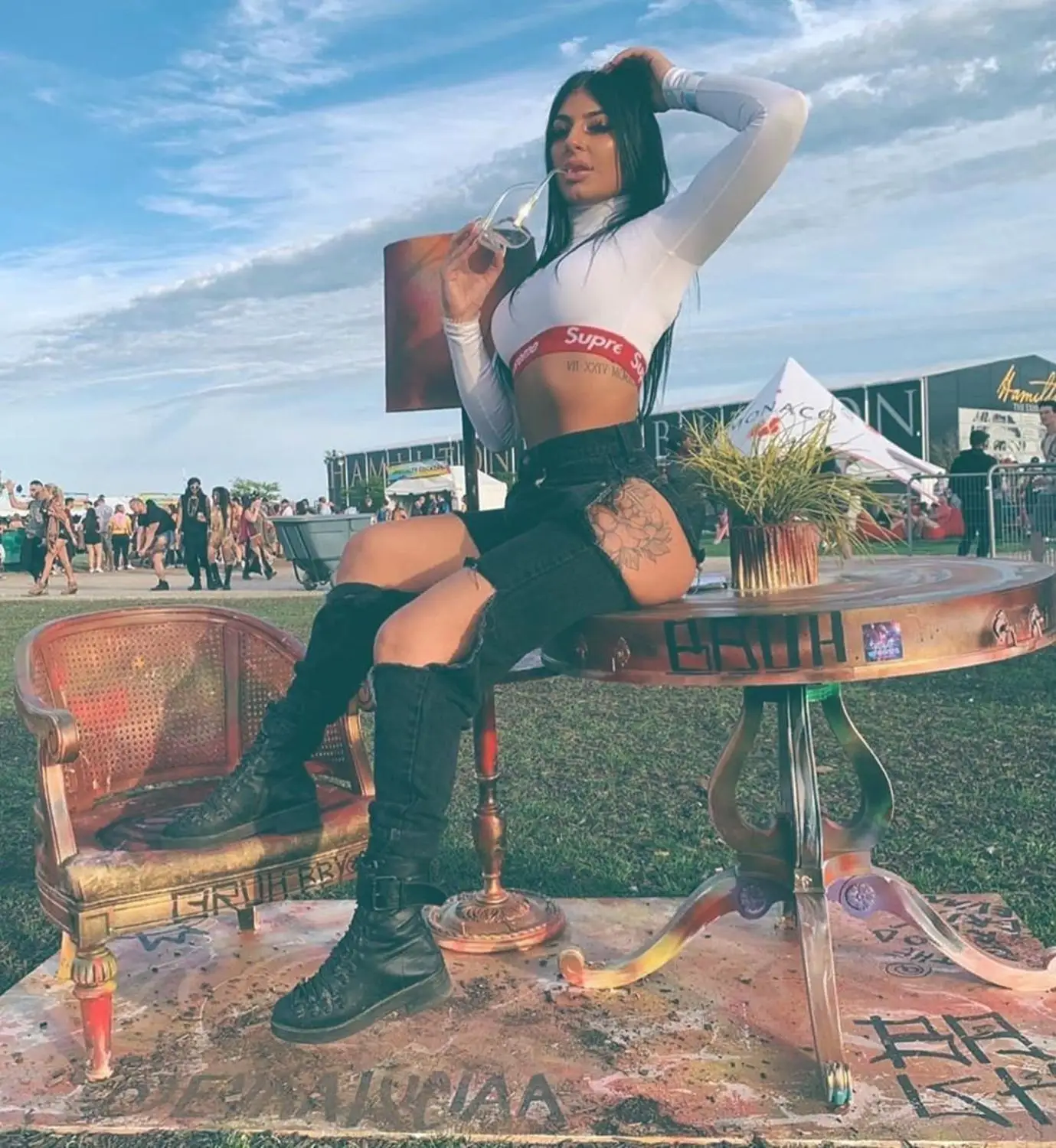 Pants & Capris
Pants & Capris