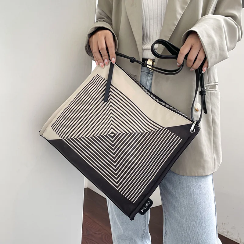 Вместительная женская сумка, повседневная Холщовая Сумка-тоут, новый дизайн, дорожная сумка для покупок, Женская Повседневная сумка через п...
Вместительная женская сумка, повседневная Холщовая Сумка-тоут, новый дизайн, дорожная сумка для покупок, Женская Повседневная сумка через п...