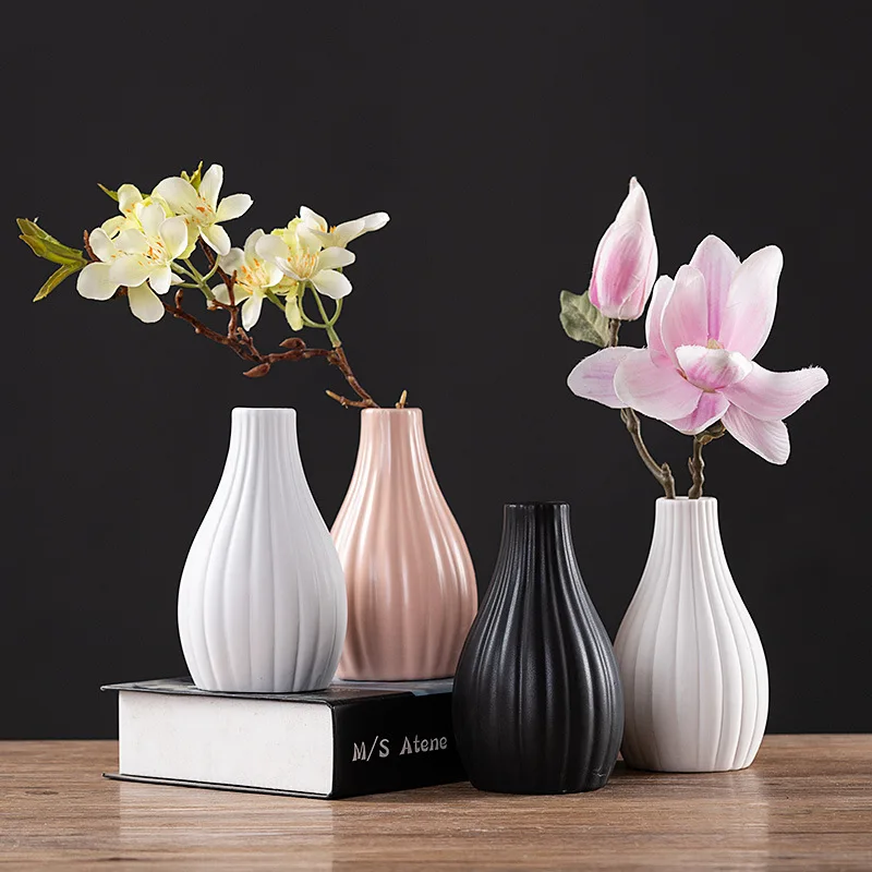 Simple modern European home decoration accessories furnishings light luxury style ceramic vase shop dry flower ornaments
Simple modern European home decoration accessories furnishings light luxury style ceramic vase shop dry flower ornaments
