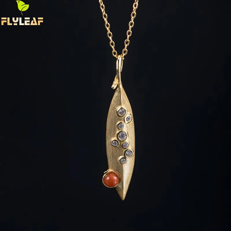 Женское ожерелье с подвеской в виде листьев из серебра 925 пробы с красным агатом
Женское ожерелье с подвеской в виде листьев из серебра 925 пробы с красным агатом