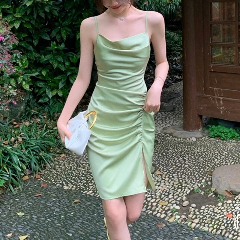 Женское атласное платье без рукавов, на бретелях, со складками, Элегантное летнее, 2021
Женское атласное платье без рукавов, на бретелях, со складками, Элегантное летнее, 2021