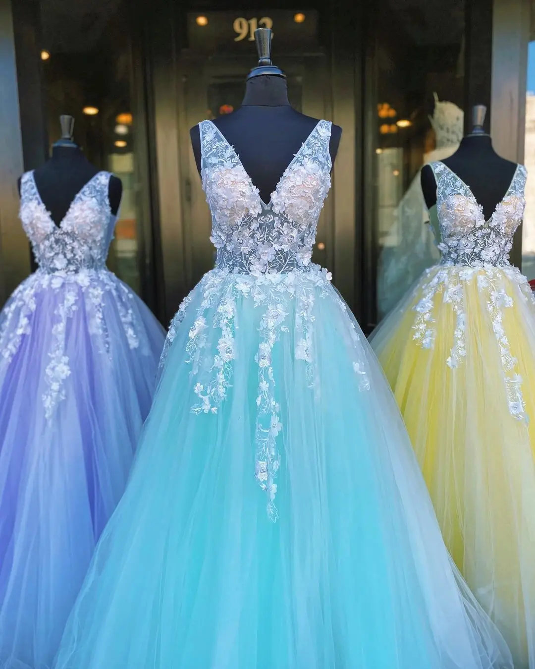Sweet Lilac/Yellow/Blue Long Prom Dress with 3D Flowers Sexy V Neck Formal Tulle Pageant Women Party Vestido A Line Floor Length
Sweet Lilac/Yellow/Blue Long Prom Dress with 3D Flowers Sexy V Neck Formal Tulle Pageant Women Party Vestido A Line Floor Length