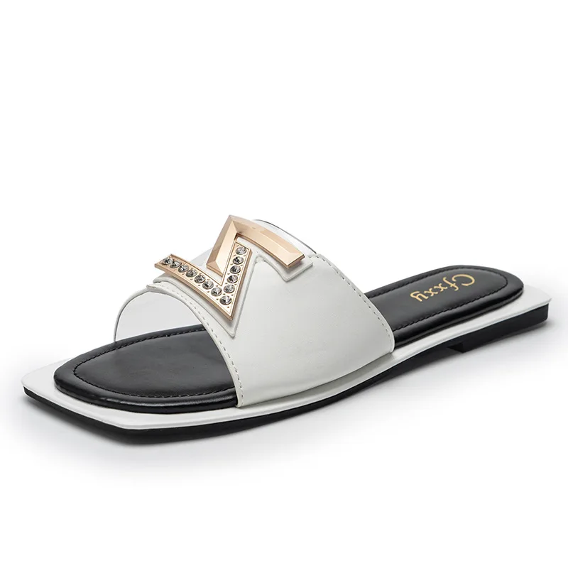 New Flat Women Summer Slippers Shoes Designer Sandals Ladies Fashion Diamond Sandals Transparent Slippers Beach Shoes For Woman
New Flat Women Summer Slippers Shoes Designer Sandals Ladies Fashion Diamond Sandals Transparent Slippers Beach Shoes For Woman