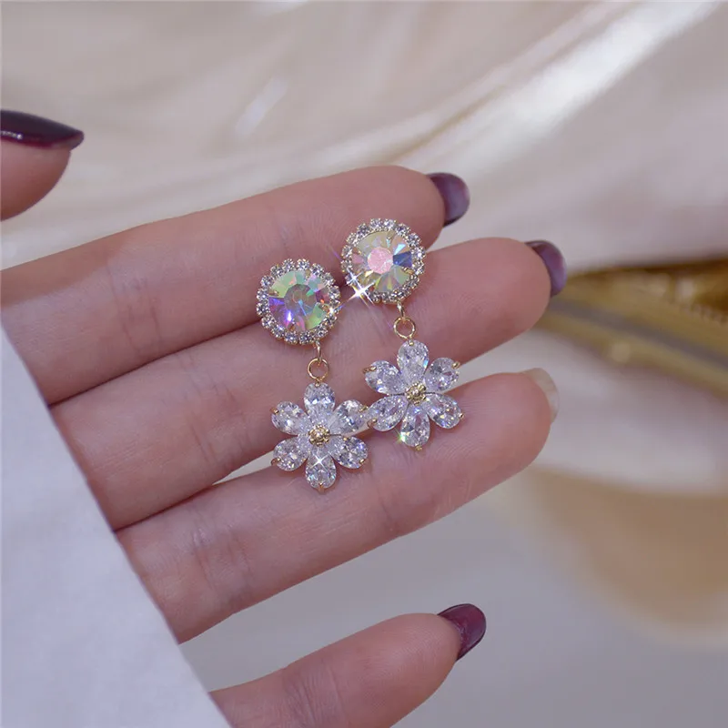 Elegant Exquisite 14K Real Gold Flower Design Stud Earrings for Women Cubic Zircon ZC Sweet Earrings
Elegant Exquisite 14K Real Gold Flower Design Stud Earrings for Women Cubic Zircon ZC Sweet Earrings