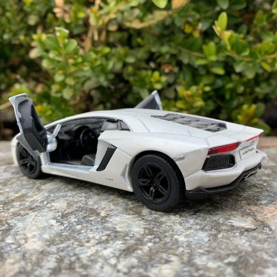 hot toys Car Model 1/24 Lamborghini-SIAN Alloy Sports Car Limited Edition Metal Car Model Children's Toy Car Toy Gift For Boy
hot toys Car Model 1/24 Lamborghini-SIAN Alloy Sports Car Limited Edition Metal Car Model Children's Toy Car Toy Gift For Boy