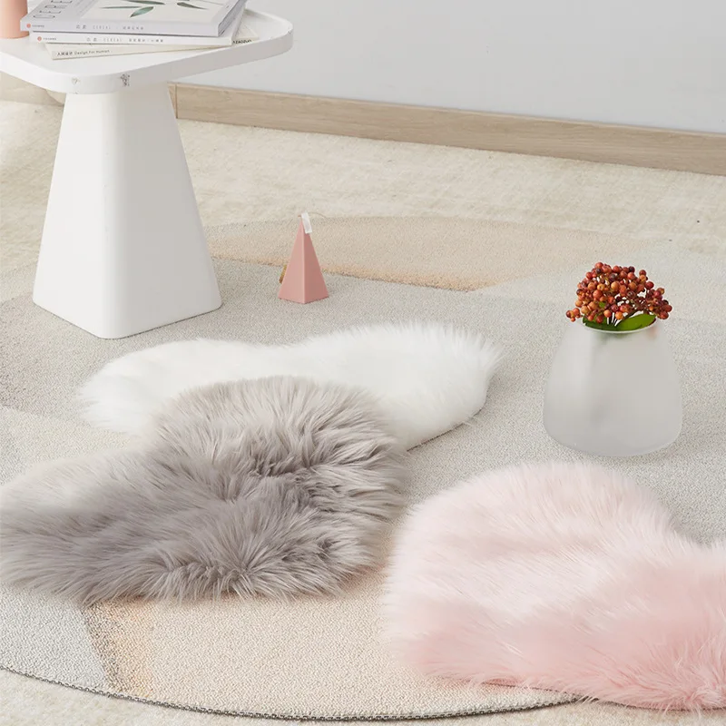 Love heart-shaped fleece carpet washed and machine washable in autumn and winter keep warm floor mats fashion rugs for bedroom
Love heart-shaped fleece carpet washed and machine washable in autumn and winter keep warm floor mats fashion rugs for bedroom