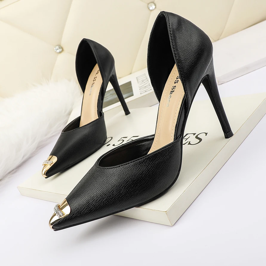 Женские туфли на высоком каблуке, заостренный носок, без застежки, сланцы, пикантные туфли-лодочки с вырезами, из двух предметов
Женские туфли на высоком каблуке, заостренный носок, без застежки, сланцы, пикантные туфли-лодочки с вырезами, из двух предметов