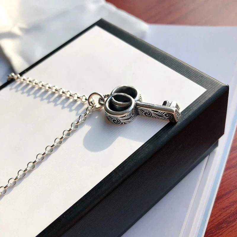 2021 trendy luxury brand original retro necklace letter wedding necklace couple necklace and pendants for women sets
2021 trendy luxury brand original retro necklace letter wedding necklace couple necklace and pendants for women sets