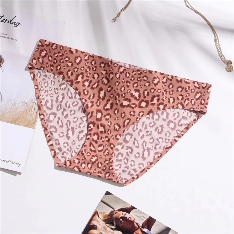 new woman Briefs Supple Seamless Fashion Leopard Low Waist Briefs Panties soft Will not be deformed Underwear 809
new woman Briefs Supple Seamless Fashion Leopard Low Waist Briefs Panties soft Will not be deformed Underwear 809